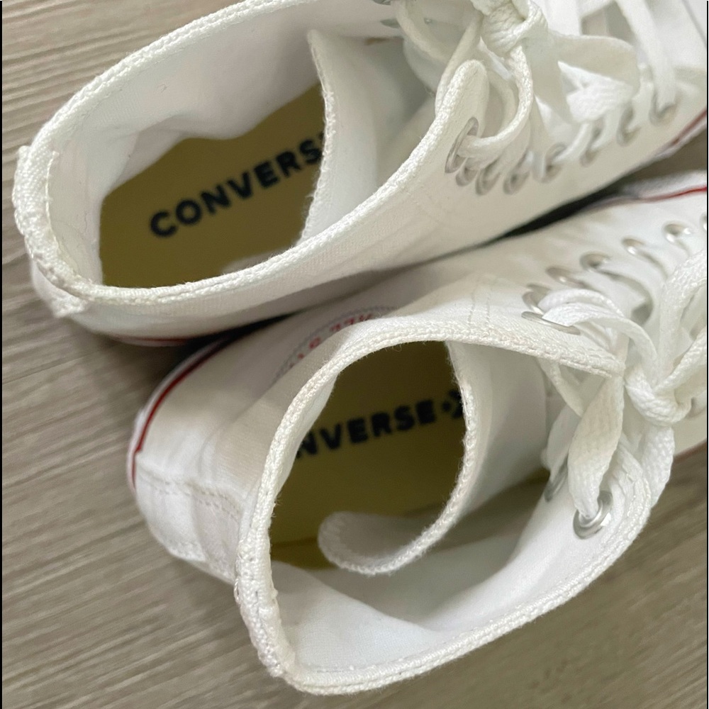 ⛔SOLD⛔ White Converse Sneakers - Picture 9 of 9